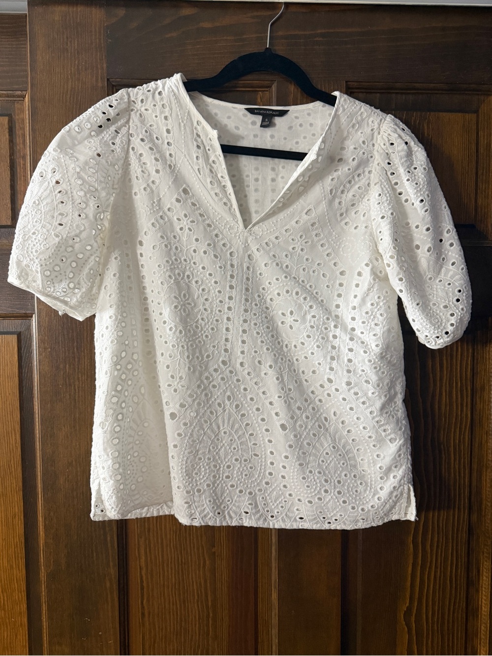 Banana Republic White Eyelet Split V-Neck Puff Sleeve Top